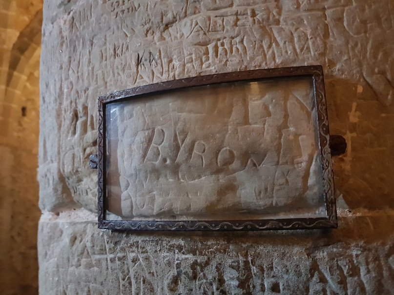 Firma Lord Byron en las Mazmorras del castillo de Chillon